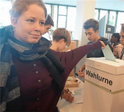 Original Stimmzettel werden im Karolinen-Gymnasium bei der gerade laufenden Juniorwahl verwendet.Foto re