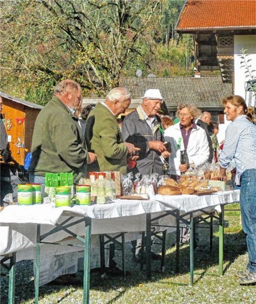 Regionale Köstlichkeiten stehen den gesamten Herbst über bei vielen Bauernmärkten zum Verkauf.