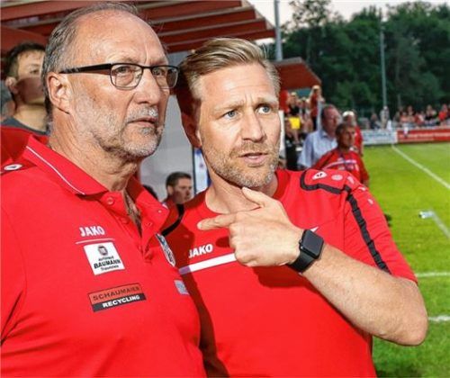 Seite an Seite in der Krise: Traunsteins Abteilungsleiter Ludwig Trifellner (links) und Trainer Jochen Reil.Foto Weitz