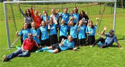 Ungeschlagen und mit 24 Punkten (Torverhältnis 52:8) haben die B-Juniorinnen der Spielgemeinschaft Frasdorf-Aschau mit dem Trainerteam Werner Schmid, Andi Schätz und Rupert Buchauer den Meistertitel in der Gruppe Kleinfeld errungen.