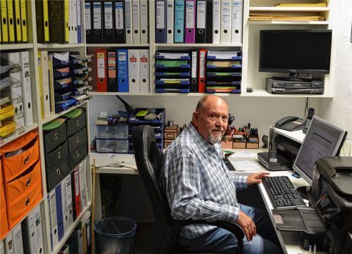 Vereinsarbeit ist seine Leidenschaft: Günther Zellner ist auch mit 70 Jahren noch hochaktiv und arbeitet gerade an einem Vereinsarchiv für Kolbermoor. Foto Sedlbauer