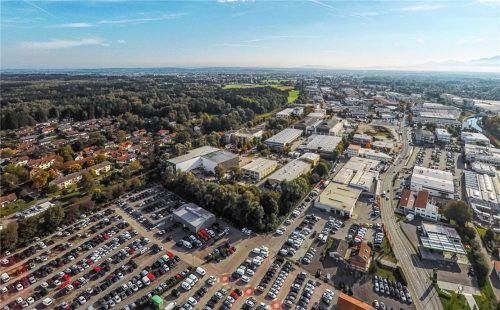 Auf dem Areal von Auto Eder Kolbermoor soll ein neues Jaguar- und Land-Rover-Autohaus entstehen.Foto Buhleier
