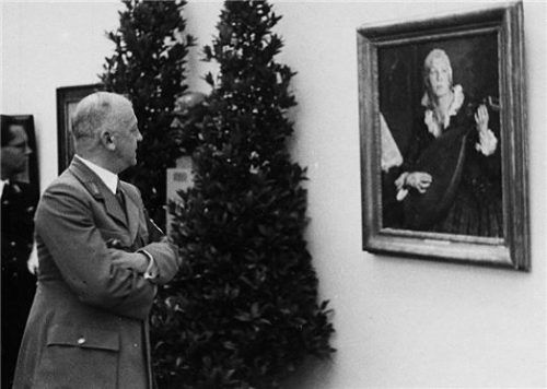 Bei der Eröffnung der Galerie 1937. Foto Stadtarchiv Rosenheim