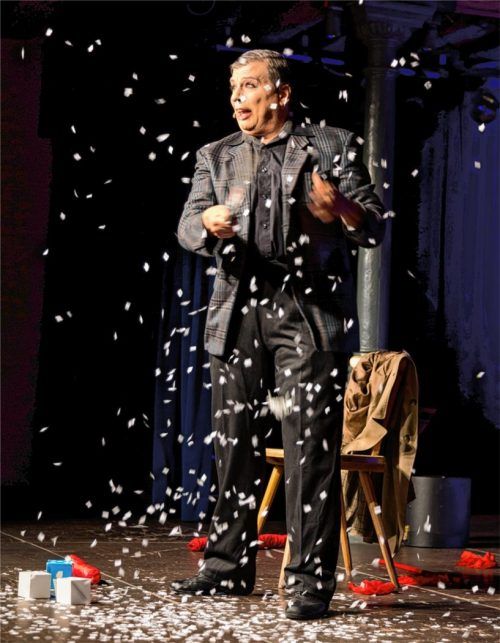 Bei Magier Gaston fliegen die Fetzen.Fotos alx
