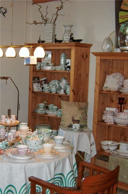 Bei schöner Keramik – wie beispielsweise der Original-Gmundner-Keramik – bedarf es keiner weiteren Dekoration.