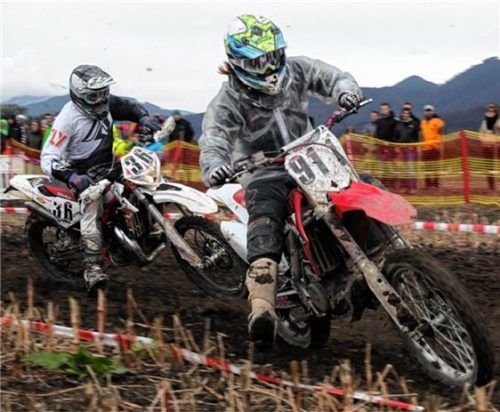 Beim Chiemgau-Cross-Cup in Übersee gab es jede Menge packender Läufe auf tiefem Boden.Foto supermotogirls.de