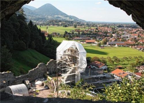 Blick auf den Innenhof der Burgruine Falkenstein.Foto re