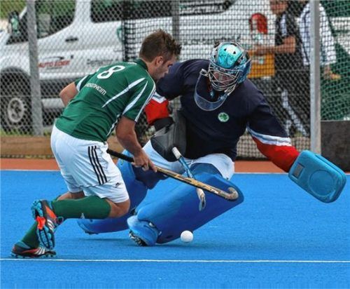 Chance für die Rosenheimer Hockeyherren im Duell gegen Schwabach. Foto  Treibenreif