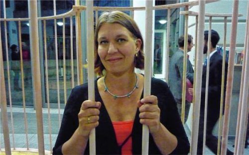 Cosima Strähhuber im Käfig.Foto Füchtner