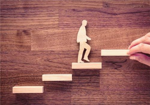 Das Mitarbeitergespräch ist eine gute Gelegenheit, an seiner Karriere zu feilen. Foto istockphoto.com/jirsak