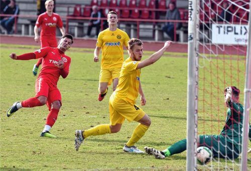 Das Tor des Tages: Danijel Majdancevic schaut zwar noch skeptisch, aber sein Schuss landete zum 1:0-Siegtreffer im Bayreuther Tor. Fotos  Ziegler