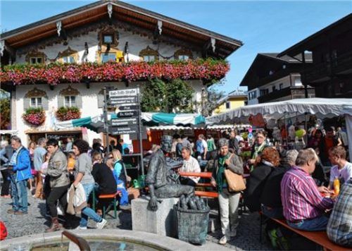 Der Herbstmarkt in Oberaudorf zieht jede Generation ins Ortszentrum. Foto Lotter