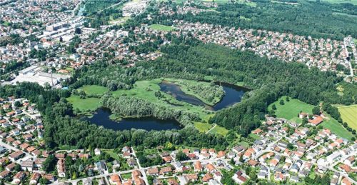 Die Stadt Kolbermoor will sich dem neuen Landschaftspflegeverband Rosenheim anschließen, der künftig die Pflege von Ausgleichsflächen übernehmen, die Kommunen aber auch beraten soll. Hier die „grüne Oase“ Kolbermoors, das Tonwerksgelände.Foto Archiv Schellmoser