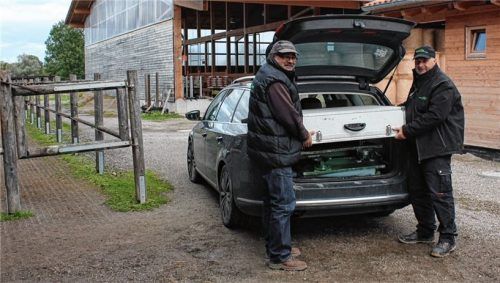 Die Waage passt in einen normalen Kombi und ist ruckzuck ausgeladen und aufgebaut.