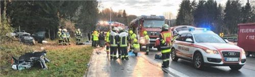 Ein Bild des Grauens bot sich den Rettungsmannschaften am Irschenberg. Im Wrack des BMW starben drei Menschen. Foto Reisner