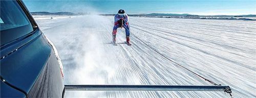 Ein schnelles Team – Der Guinness-Weltrekord erfordert einen Profi auf Skiern und ein verlässliches Zugfahrzeug. Foto  jaguarlandrover