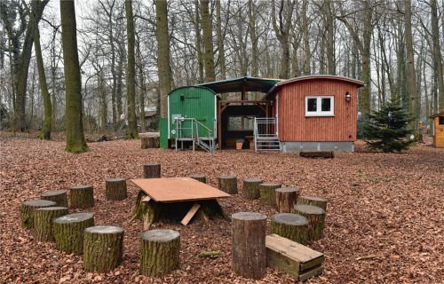 Ein Waldkindergarten (hier ein Symbolbild) soll auch in Kolbermoor geschaffen werden. Das „Haus für Kinder“ will eine Naturgruppe einrichten. Nun liegt es am Landratsamt, ob die Einrichtung genehmigt wird.Foto dpa
