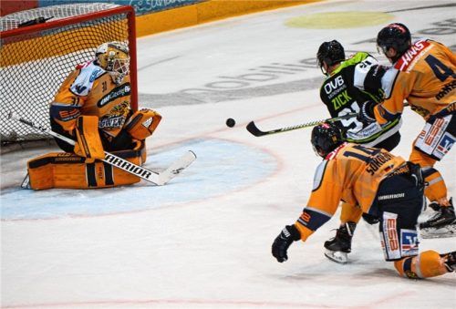 Eine der vielen guten Möglichkeiten für die Starbulls, hier vergeben durch Fabian Zick.