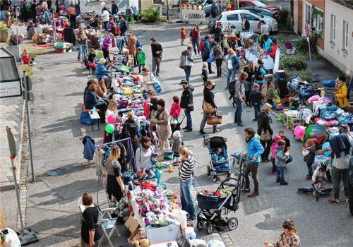 Gelegenheit für Familien, günstig einzukaufen: der Flohmarkt des Kinderschutzbundes. Foto re