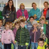 „Kleine Strolche“ sammelten Lebensmittel