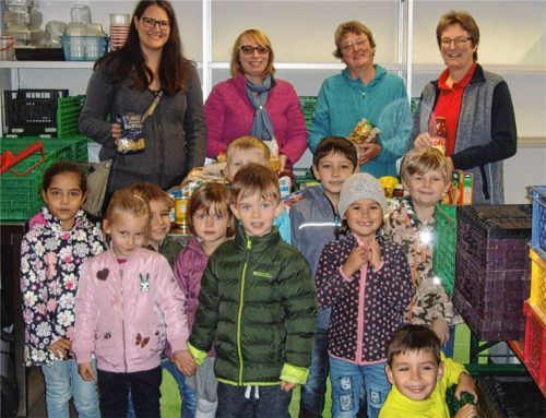„Kleine Strolche“ sammelten Lebensmittel