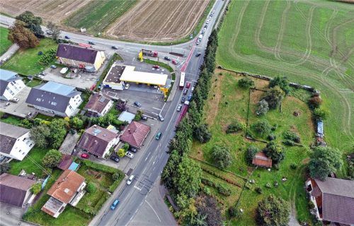 Knackpunkt Kreuzung: Ohne Grunderwerb keine Straßenerweiterung – und kein NVZ-Bau. Foto Ziegler