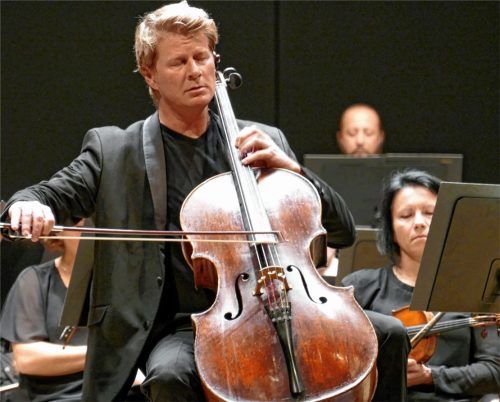 Ließ sein Instrument singen: Der ungarische Cellist László Fenyö. Fotos JAnKA