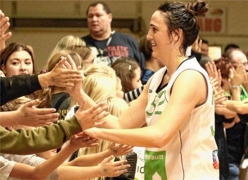 Lindsay Sherbert und die Bad Aiblinger Damen würden morgen in Saarlouis gerne ihren ersten Auswärtssieg feiern. Foto Fehrmann