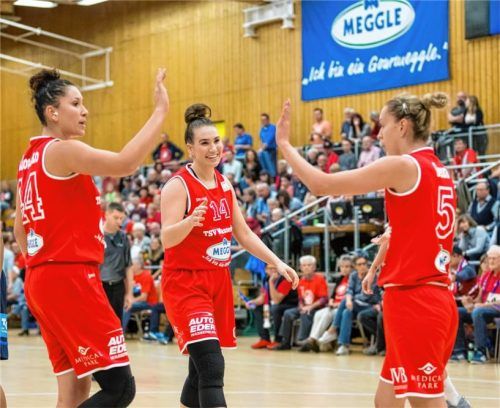 Margaux Galliou-Loko, Annika Holopainen und Milica Deura (von links) wollen heute gegen Venedig einen Euro-Cup-Heimsieg bejubeln. Foto  Brei