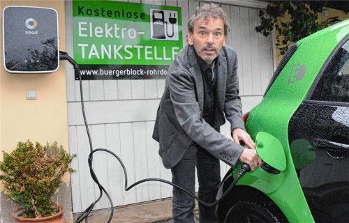 Martin Fischbacher, Vorsitzender des Bürgerblocks Rohrdorf, kann jetzt auch eine E-Tankstelle anbieten.Foto amf