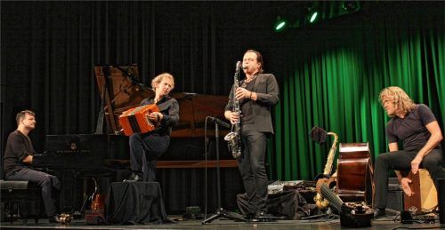 Meister des Tangos im Mühldorfer Stadtsaal: „Quadro Nuevo“ mit Chris Gall, Andreas Hinterberger, Mulo Francel und D. D. Lowka (von links).Foto et