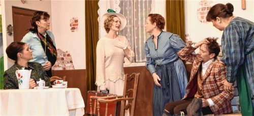 Mit einer ausgesprochen amüsanten Aufführung von „Herz ist Gold“ unterhielten die Kastenauer Theaterspieler das Premierenpublikum.Foto ruprecht