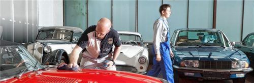 Nach dem Waschen ist beim Oldtimer die Lackpflege angesagt. Foto Promotor/T. Volz