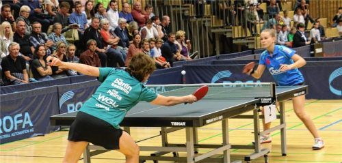 Neuzugang Katharina Michajlova (rechts) – hier im Spiel gegen Irina Palina – sorgte mit ihrem Einzel- und Doppelerfolg dafür, dass Kolbermoors Damen immerhin zwei Punkte einfuhren. Foto  Erlich