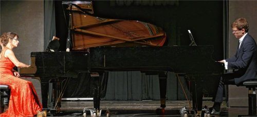 Olga Töppel und Thomas Schuch erspürten die Tanzrhythmen gemeinsam. Foto  Janka