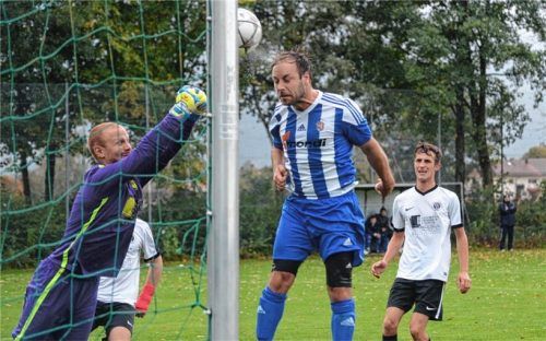 Raublings Lukas Eder vergibt hier eine große Chance im Heimspiel gegen Grünthal. Foto Ruprecht