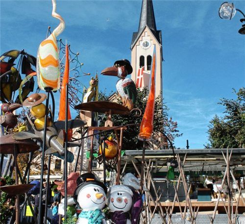 Rund 100 Fieranten bieten ihre Waren an.