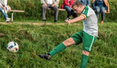 Schuss ins Glück: Andreas Hundschell sorgte für den ersten Reichertsheim-Ramsauer Heimsieg in der Bezirksliga.