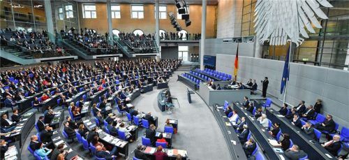 So groß wie nie: Dem neu gewählten Bundestag – hier bei seiner konstituierenden Sitzung – gehören 709 Abgeordnete an. Foto dpa
