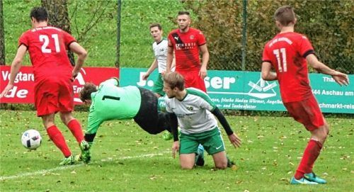 Spektakuläre Rettungstat von Kolbermoors Torwart Stefan Weiß.Foto Semerad