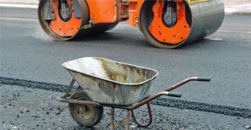 Streitpunkt: die Beiträge für den Straßenausbau (Symbolbild). Bislang zahlen die Anwohner mit.Foto dpa