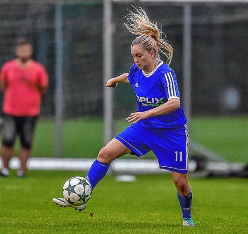 Theresa Eder landete mit den Bad Aiblinger Damen in der Bayernliga einen verdienten Heimerfolg und steuerte dazu selbst gleich drei Treffer bei.Foto Gaspa