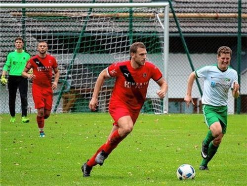 Tobias Hotter trifft mit dem SV-DJK Kolbermoor heute auf Spitzenreiter TSV Wasserburg.Foto Hotter