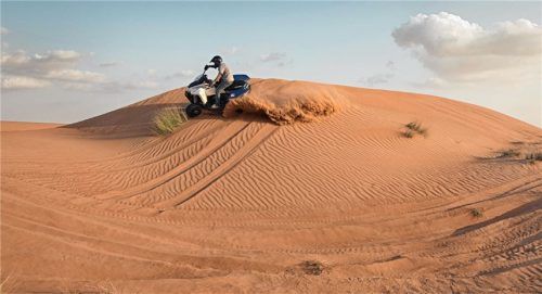 Urlaubsspaß ohne Strand und Wasser: Ein Ritt über die Sanddünen ist ein unvergessliches Erlebnis. Fotos djd/Sultanate of Oman
