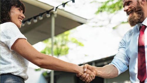 Wer gut vorbereitet ins Vorstellungsgespräch geht, ist klar im Vorteil!