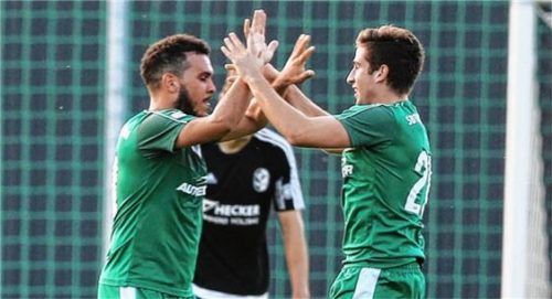 Yasin Temel (links) und Torschütze Heiko Petrasch jubeln über den Treffer zum 3:1-Endstand.Foto  Butzhammer