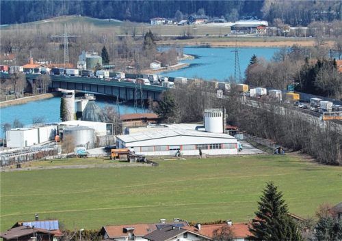 Zu einem Spiegelbild der Ereignisse wie hier bei den Grenzkontrollen in Richtung Deutschland kann es nun auf deutscher Seite wegen der geplanten Lkw-Blockabfertigung auf österreichischer Seite in Richtung Innsbruck-Brenner kommen.Foto Hoffmann