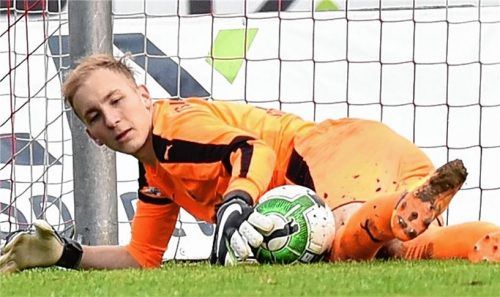 Zupacken muss Sechziger-Keeper Mario Stockenreiter heute beim Gastspiel der Rosenheimer in Memmingen. Foto  Ziegler