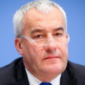 Spaenle: Ringen um Personen nötig