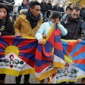 Chinesen-Debüt: Tibet-Fahne sorgt für Eklat